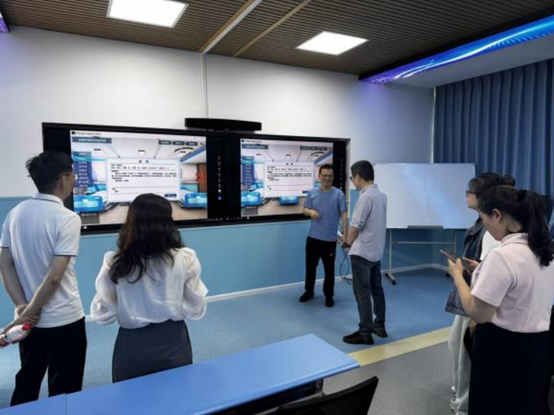 广元市利州中等专业学校迎接市教育局“三名工程”项目建设终期评估验收